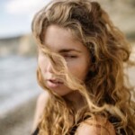 njega-kovrčave-kose-nakon-mora-i-sunca-beauty-hair-modnialmanah