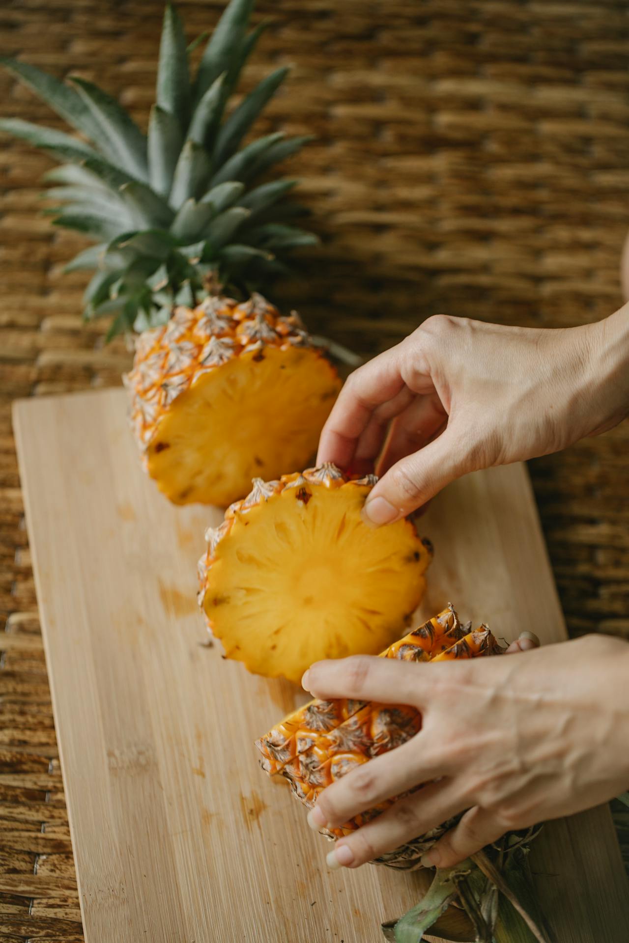 gastro-serviranje-ananas-modnialmanah