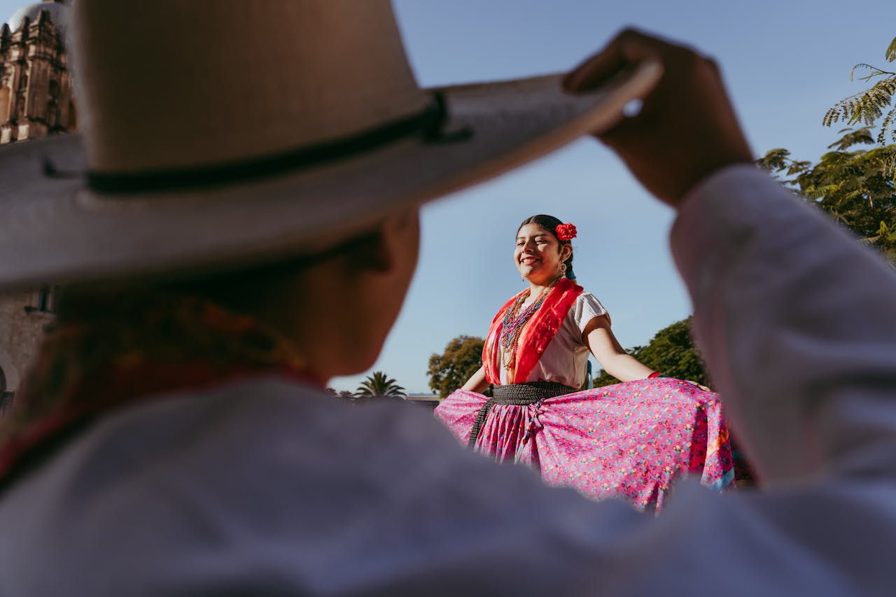 folklor-lifestyle-međunarodni-dan-folklora-modnialmanah