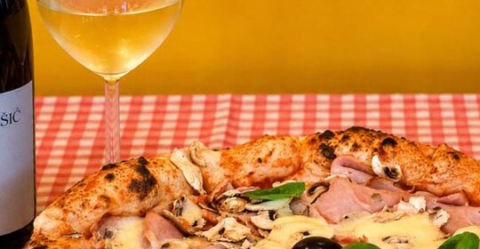 vino-uz-pizzu-gastronomija-modnialmanah-kaktus