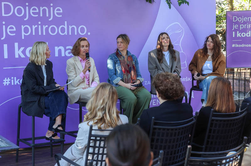 Rasprava na panelu Dojenje je prirodno s govornicama na pozornici ispred publike