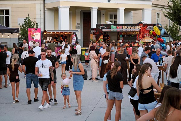 kulinarik.si 2026 gužva pred šrandovima na festivalu