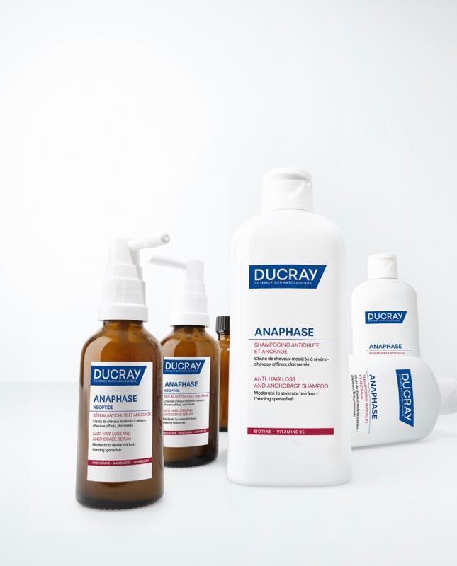 Asortiman Ducray Anaphase proizvoda protiv ispadanja kose koji uključuje šampon i serume u spreju